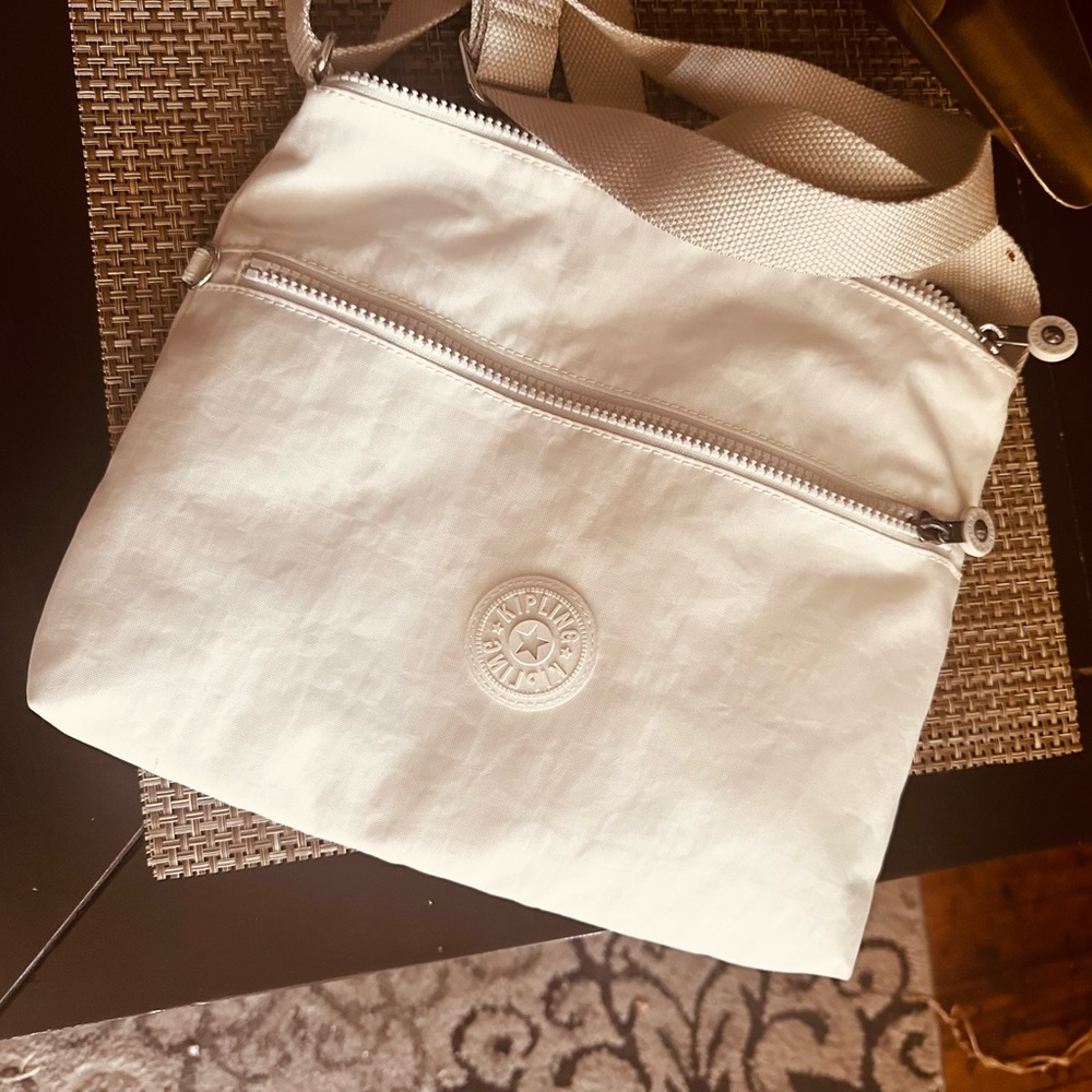 New Kipling white Nylon Crossbody Bag with (4)……Zippers Closure.🤍NO MONKEY.